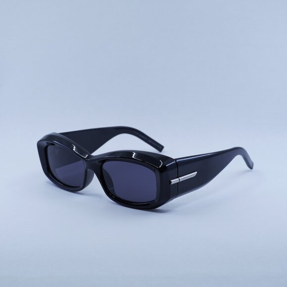 🕶️ New Givenchy GV40044U 01A Sunglasses - Black Frame, Smoke Lenses - Picture 1 of 11
